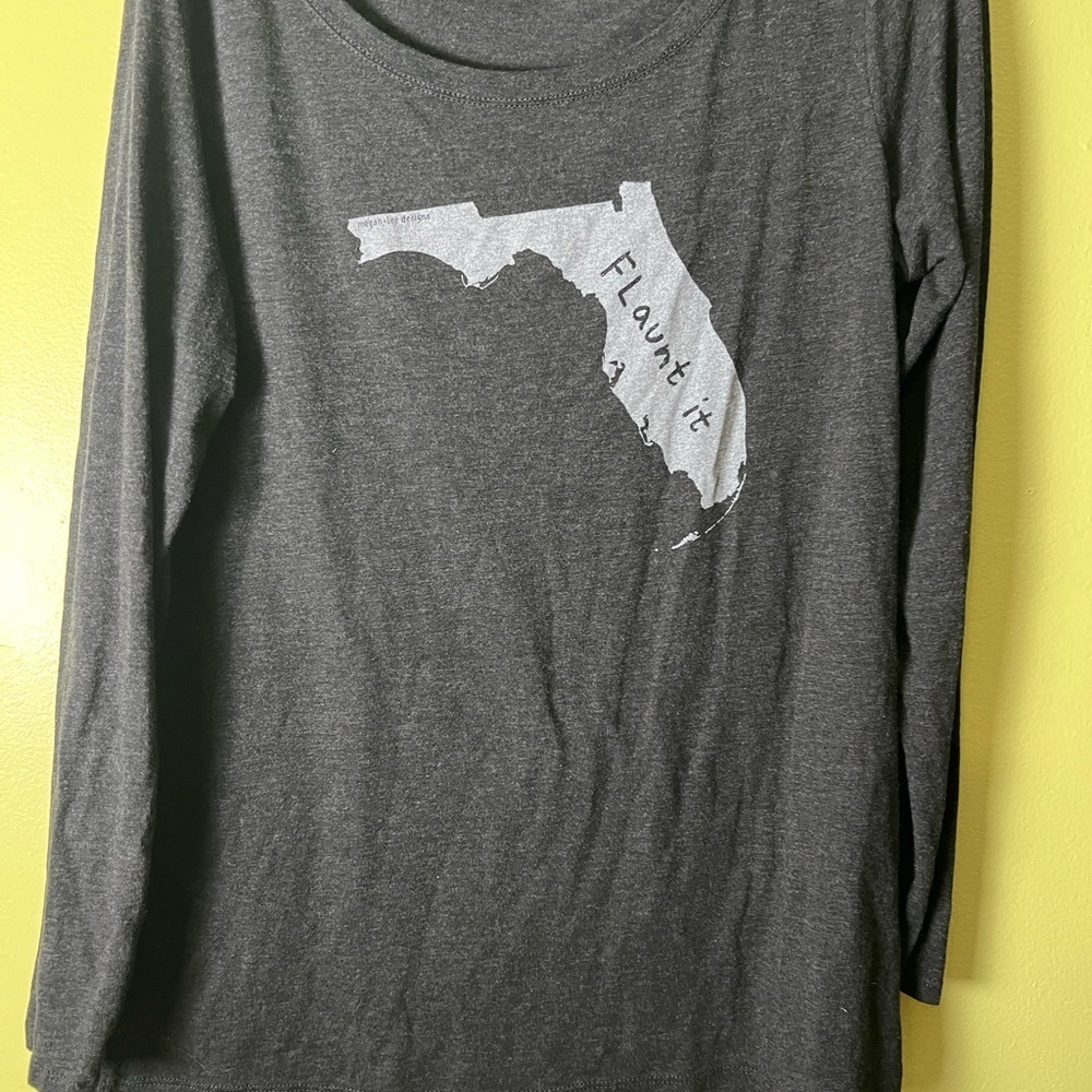 Next level Gray Long Sleeve Shirt with Flaunt it Graphic size XL